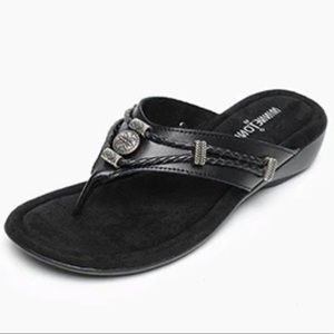 Minnetonka Silverthorne Flip Flops / Black w/ Beads - Size 10